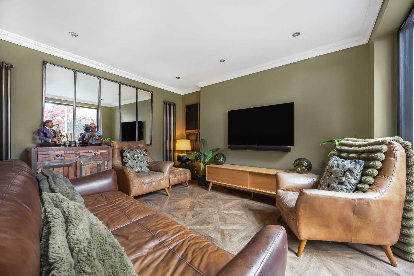 4 bed property in Greys Road, Henley-On-Thames